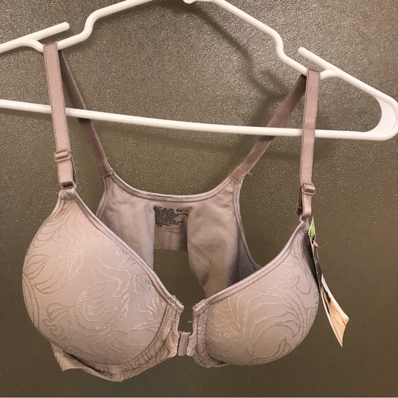 Bali Other - NWT! BALI Front Clasp Bra in Lace Motif Size 36B✨